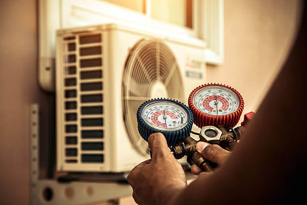 Professional Hvac technician working in Orange City, FL